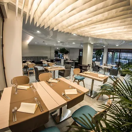 Premier Fort Beach Hotel 4*