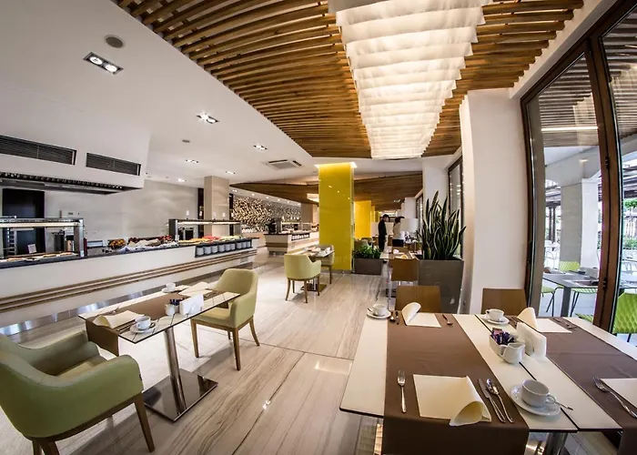 普瑞米尔堡海滩酒店